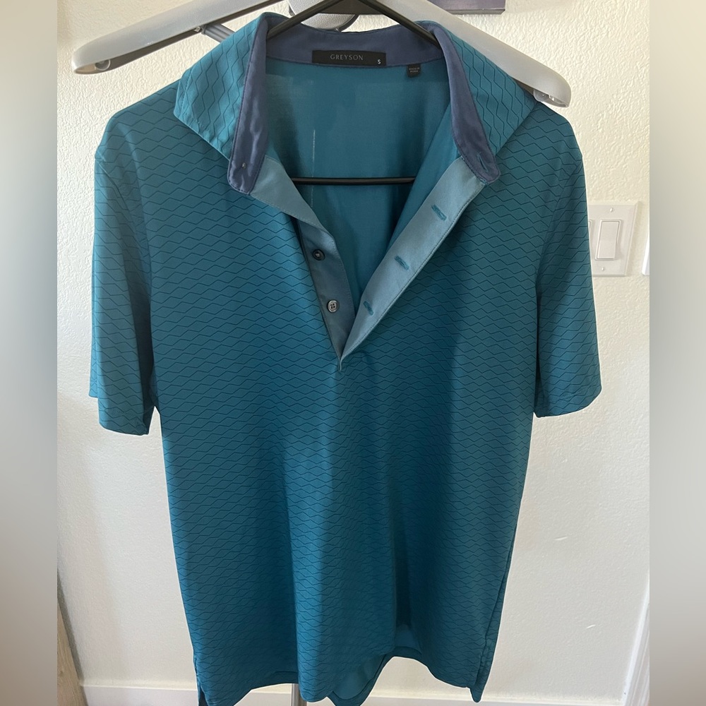 Greyson polo. Teal with wavy stripes. NWOT. Size Small.